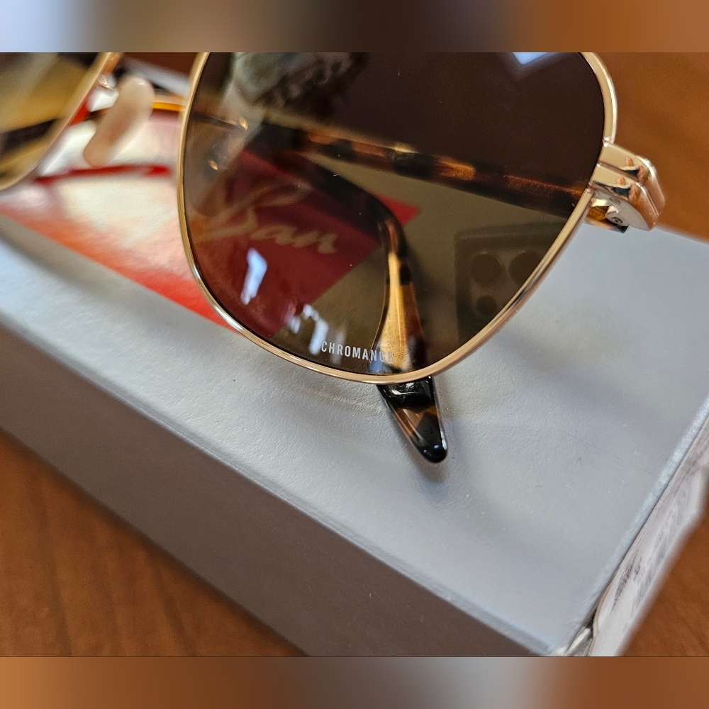 Unisex Ray-Ban Polarized Gold Frame Sunglasses With Chromatic Lenses - Picture 7 of 15